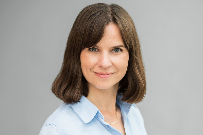 Elegancki portret korporacyjny w plenerze